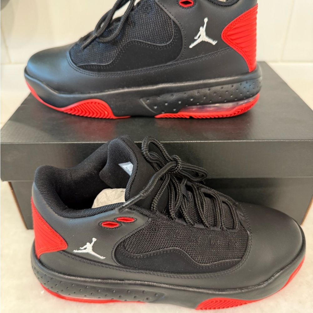 Big Kids Jordan Max Aura 2 (GS) Size 4.5Y (CN8094 060)